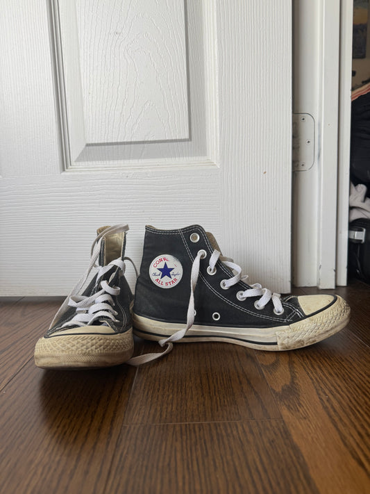 NaNa’s Black Converse